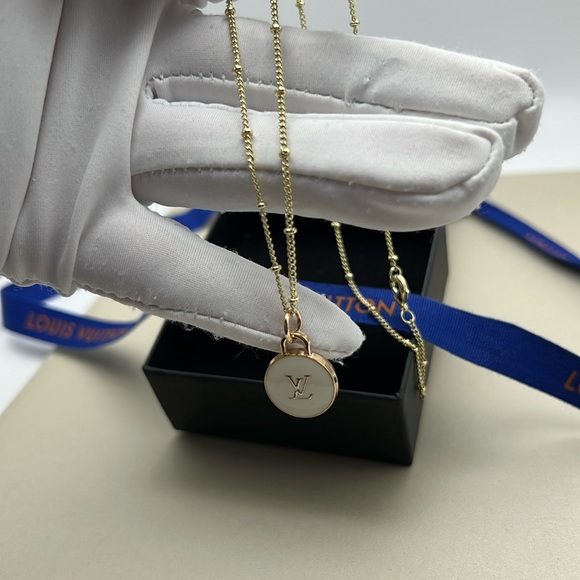Luxury Charm (LV)-Gold/White, LV Both Side, Unbranded 18" Chain, Box & Dust bag - Picture 6 of 15